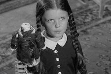 Lisa Loring como Wandinha em A Família Addams
