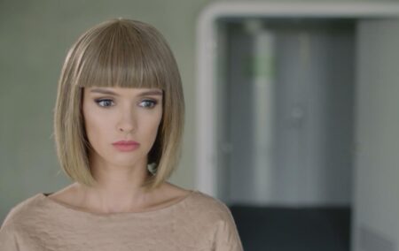 Better Than Us – 1ª Temporada Irina Tarannik como Svetlana em Better Than Us