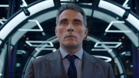Rufus Sewell como Roger em Caleidoscópio (Reprodução)