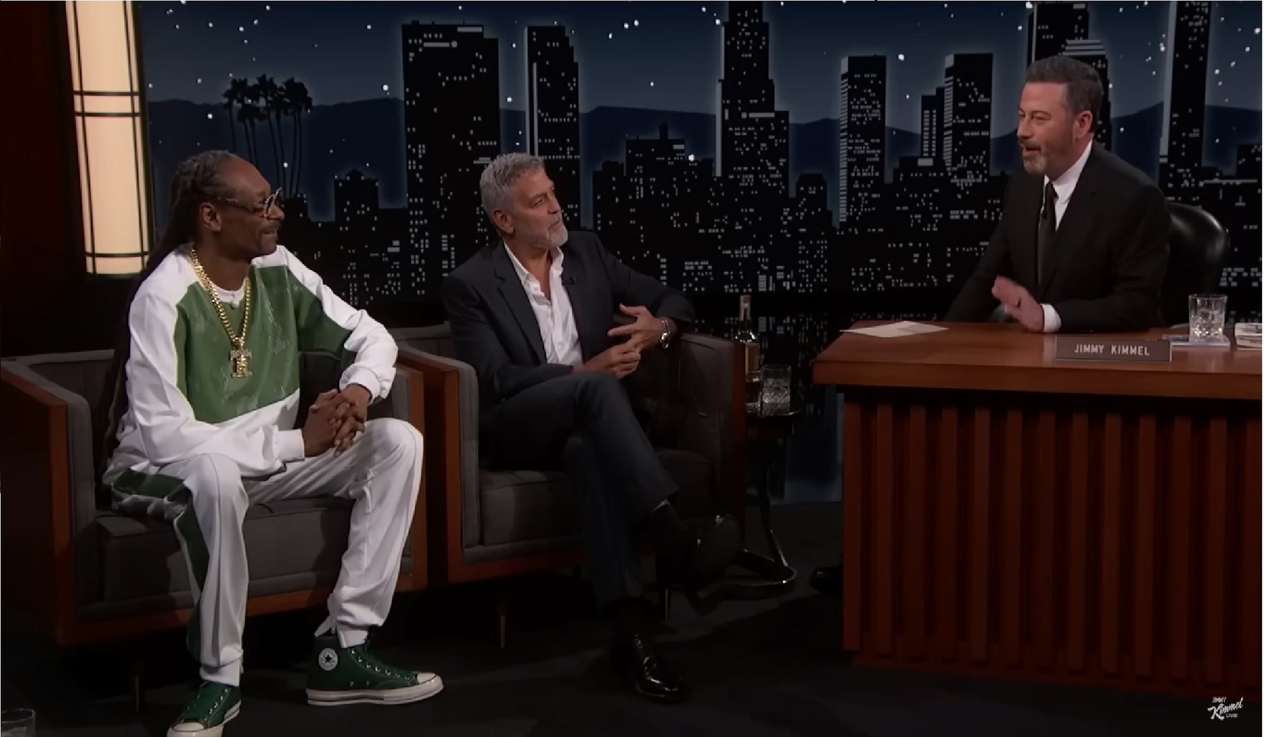 Snoop Dogg, George Clooney e Jimmy Kimmel no Jimmy Kimmel Live (Reprodução / YouTube)