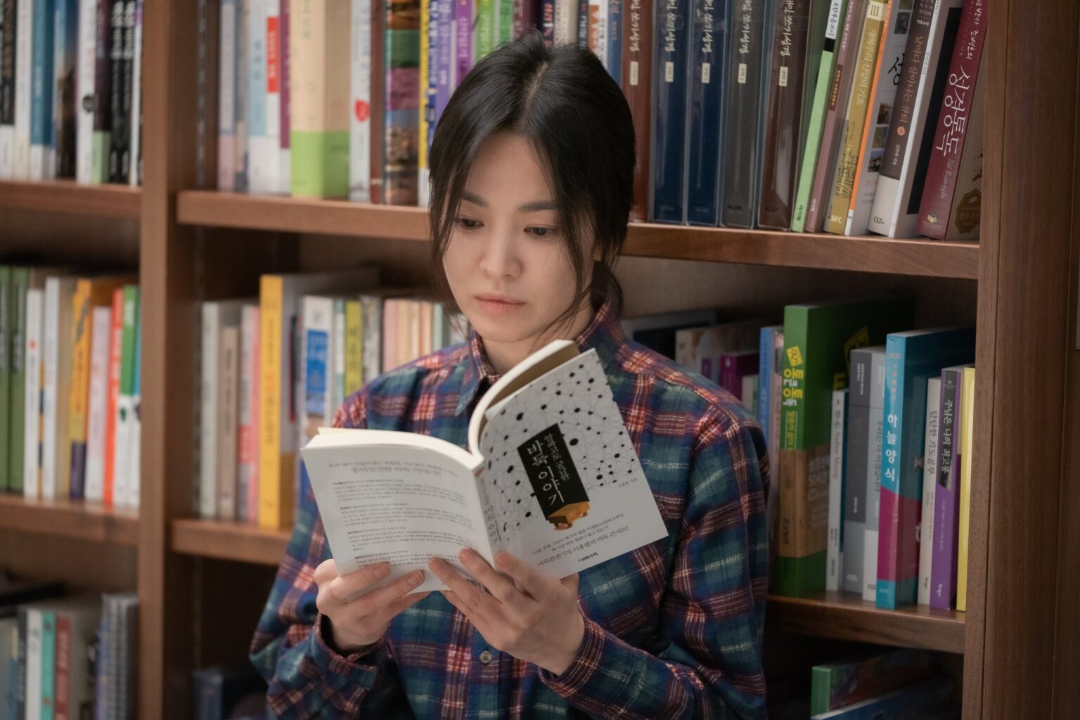 A Lição | Tudo que se sabe sobre a continuação do dorama na Netflix Song Hye-kyo como Moon Dong-eun em A Lição (Divulgação / Netflix)