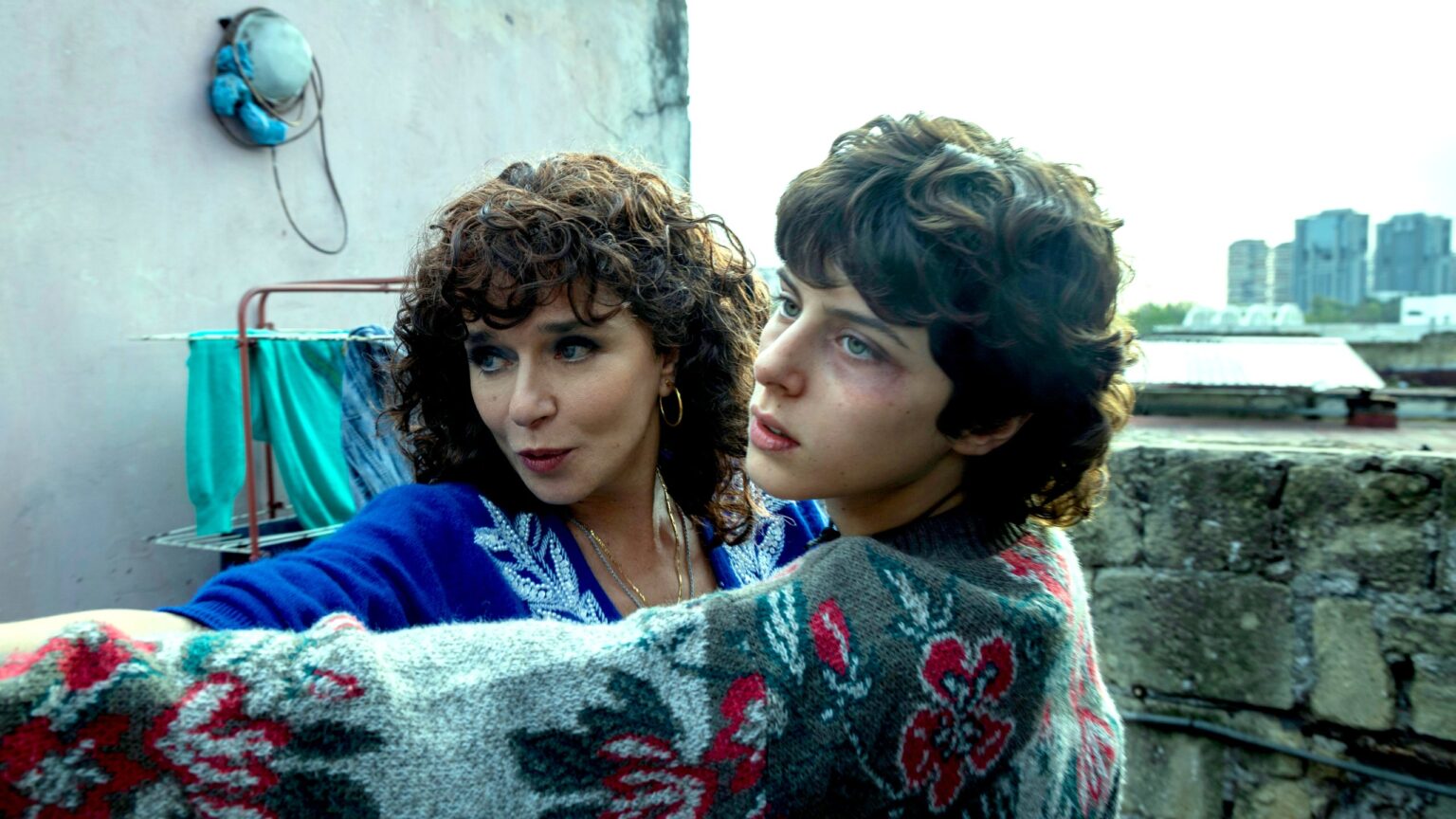 A Vida Mentirosa dos Adultos: Série estreia na Netflix para ser nova queridinha dos assinantes Valeria Golino como Vittoria, Giordana Marengo como Giovanna em A Vida Mentirosa dos Adultos