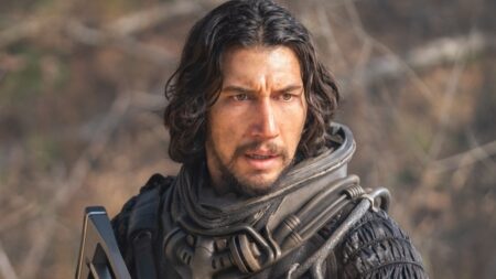 Adam Driver como Mills em 65 (Reprodução)