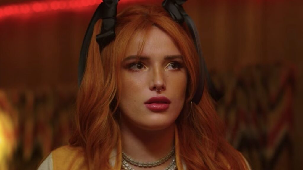 Bella Thorne como Allison em A Babá: Rainha da Morte