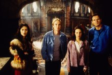 Catherine Zeta-Jones como theo, Owen Wilson como Luke, Lili Taylor como Eleanor e Liam Neeson como Dr. David em A Casa Amaldiçoada (Divulgação)