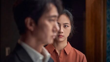 Decisão de Partir, filme que pode concorrer ao Oscar chega ao Brasil Park Hae-il como Hae-joon e Tang Wei como Seo-rae em Decisão de Partir