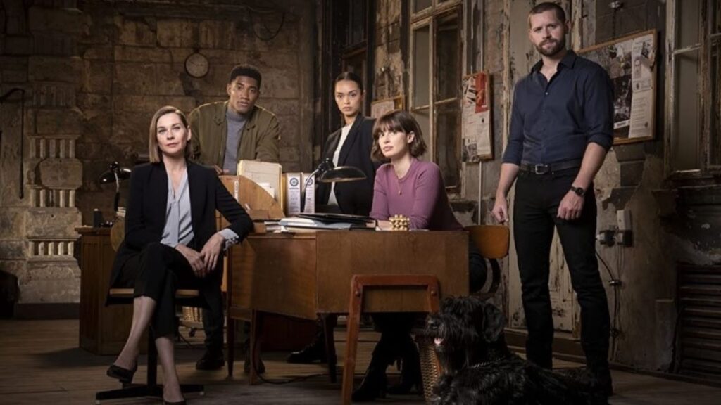 10 coisas que você precisa saber sobre a série FBI: International Christiane Paul, Luke Kleintank, Heida Reed, Carter Redwood, e Vinessa Vidotto em FBI: International