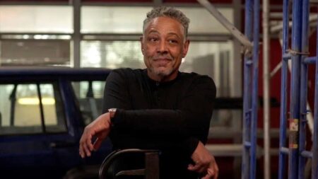Giancarlo Esposito como Leo Pap em Caleidoscópio
