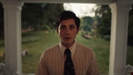 Logan Lerman como Jonah em A Caçada