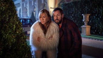 Jennifer Aniston e Adam Sandler em Mistério em Paris
