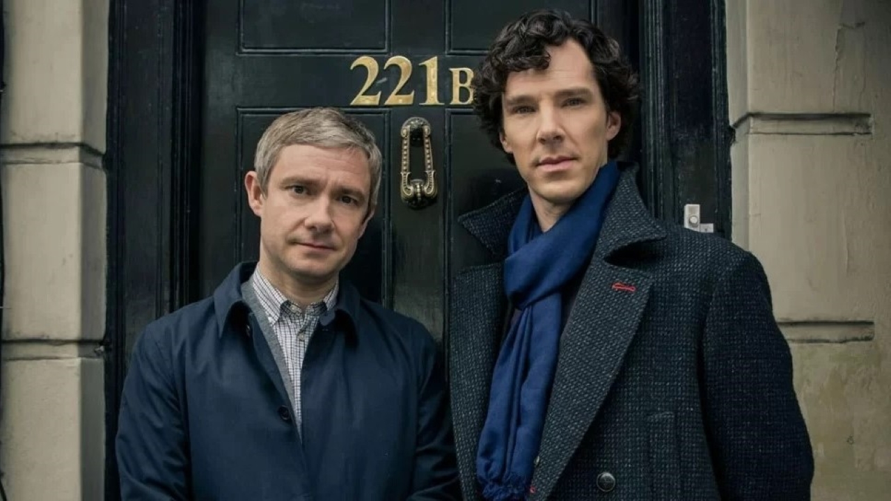 Benedict Cumberbatch como Sherlock Holmes e Martin Freeman como John Watson em Sherlock