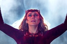 Elizabeth Olsen como Feiticeira Escarlate em Doutor Estranho no Multiverso da Loucura