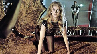 Jane Fonda como a personagem-título em Barbarella (Reprodução)