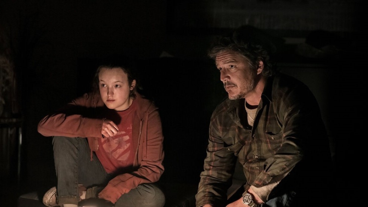 Ellie (Bella Ramsey) e Joel (Pedro Pascal) em The Last of Us