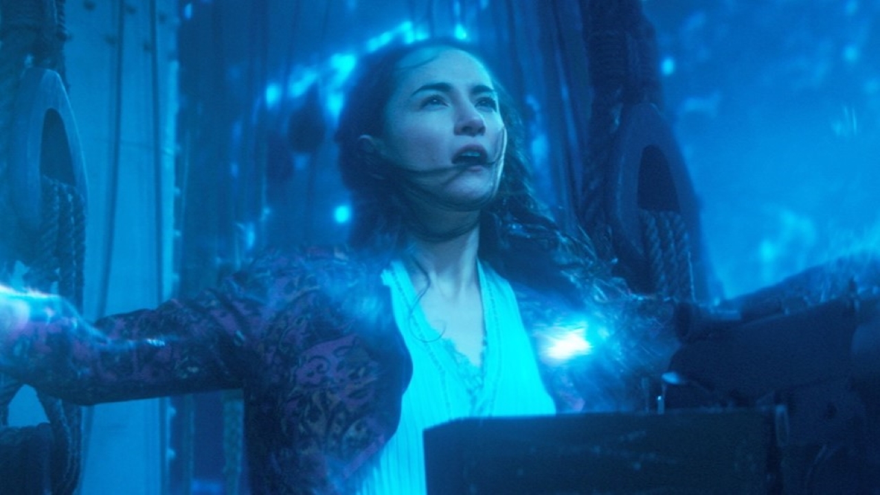 Alina Starkov (Jesse Mei Li) em Sombra e Ossos (Reprodução / Netflix)