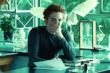 Robert Pattinson como Edward em cena de Crepúsculo
