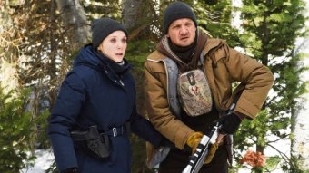 Elizabeht Olsen e Jeremy Renner em Terra Selvagem (Reprodução)