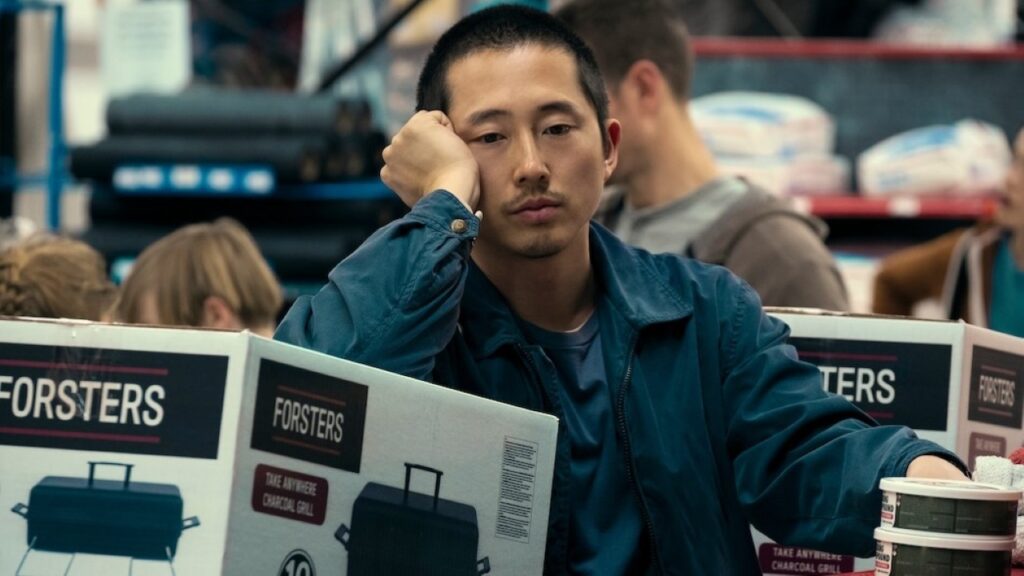 Steven Yeun explica por que desistiu de filme da Marvel Steven Yeun como Danny em Treta (Reprodução / Netflix)