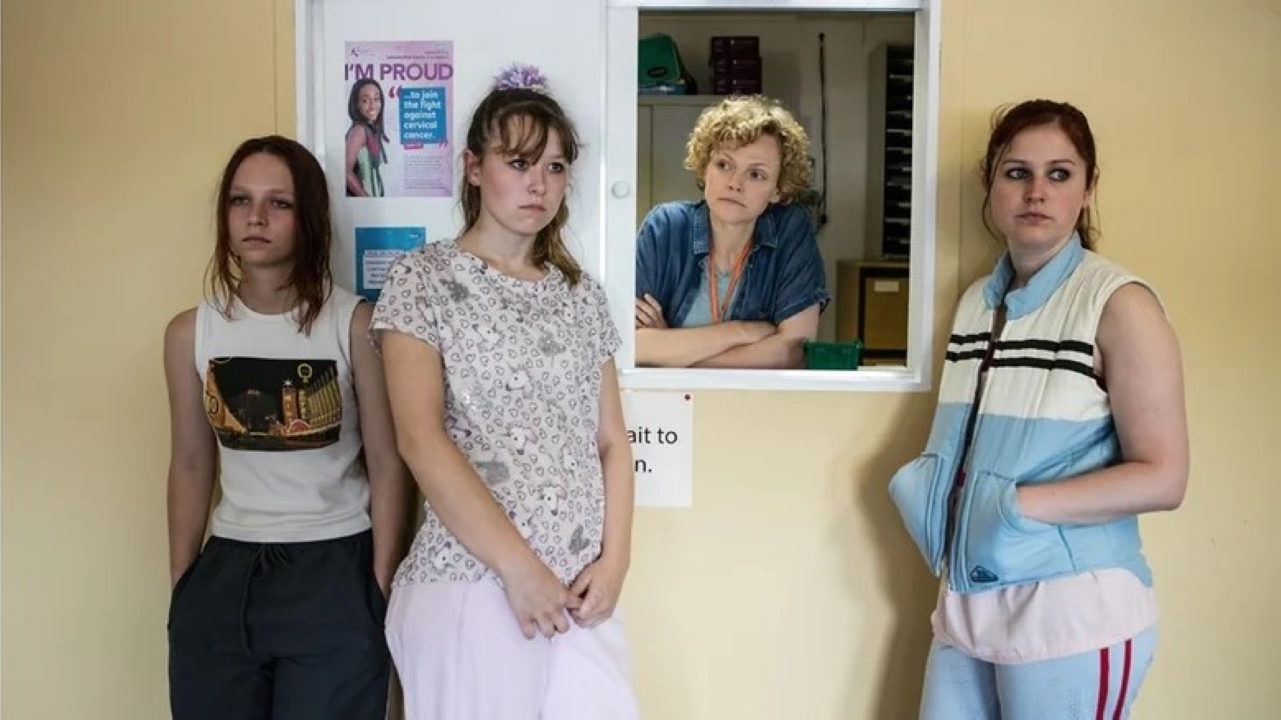 Elenco de Three Girls (Reprodução / BBC)