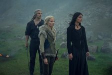 Geralt De Rivia (Henry Cavill), Ciri (Freya Allan), Yennefer (Anya Chalotra) em The Witcher (Divulgação / Netflix)