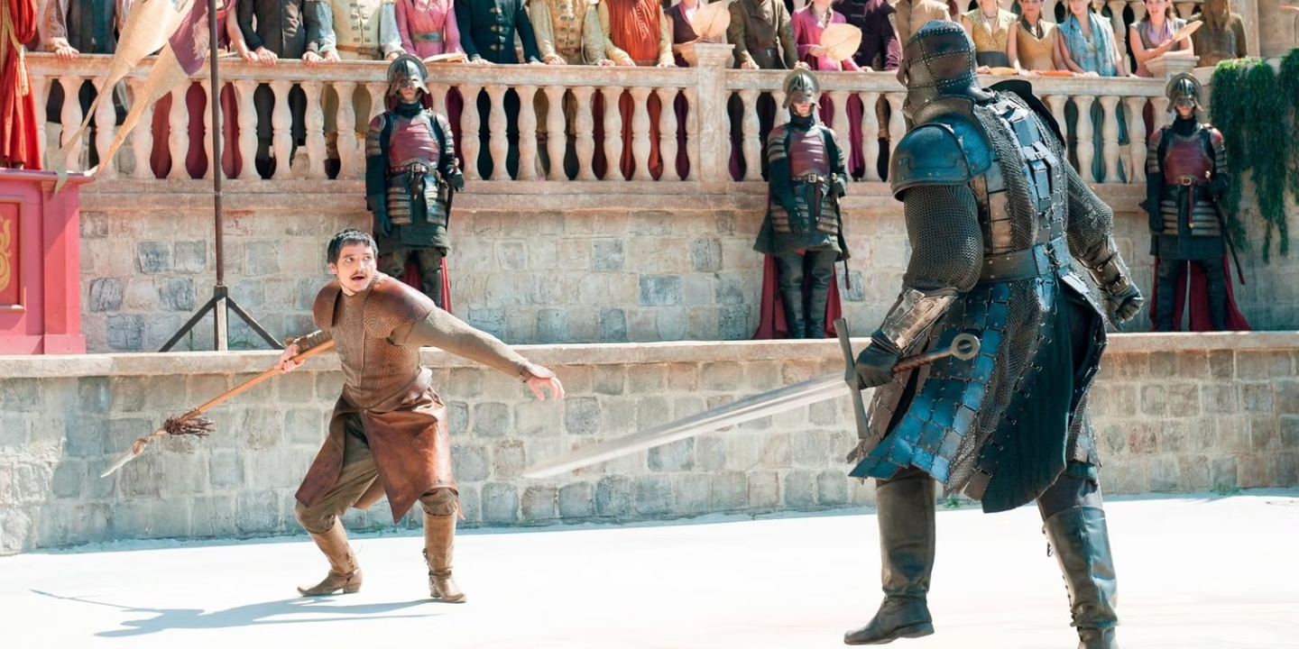 Oberyn (Pedro Pascal) enfrenta Montanha (Hafthor Bjornsson) em Game of Thrones (Reprodução / HBO)