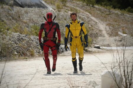 Ryan Reynolds como Deadpool e Hugh Jackman como Wolverine no set de Deadpool 3 (Divulgação / Marvel)