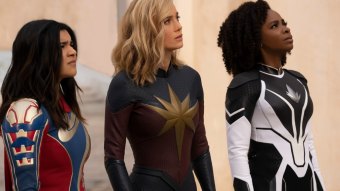 Ms. Marvel (Iman Vellani), Capitã Marvel (Brie Larson) e Fóton (Teyonah Parris) em As Marvels (Divulgação / Marvel)