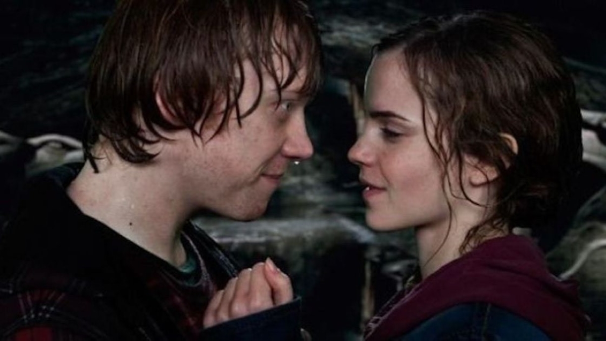 Ron (Rupert Grint) e Hermione (Emma Watson) em Harry Potter e as Relíquias da Morte: Parte 2 (Reprodução / Warner Bros.)