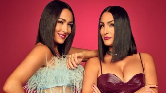 Brie e Nikki Garcia, as apresentadoras de Twin Love (Divulgação / Prime Video)