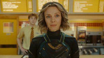 Sylvie (Sophia Di Martino) em cena da segunda temporada de Loki (Reprodução / Disney+)