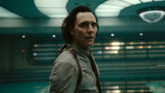 Tom Hiddleston como Loki em cena da 2ª temporada de Loki (Reprodução / Disney+)