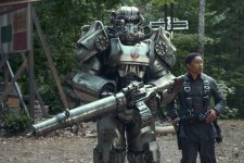 Power Suit e Aaron Moten (Maximus) em Fallout (Divulgação / Prime Video)