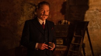 Kenneth Branagh como Hercule Poirot em A Noite das Bruxas (Divulgação / Disney)