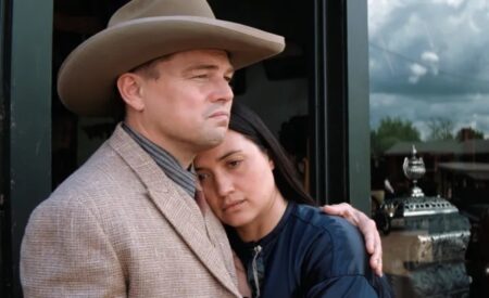 Leonardo DiCaprio como Ernest e Lily Gladstone com Mollie em Assassinos da Lua das Flores (Reprodução)