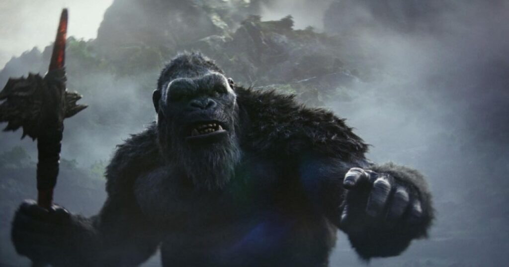O que é aquela luva que Kong usa em novo filme do Monsterverse? Kong em Godzilla e Kong: O Novo Império (Reprodução / Warner Bros.)