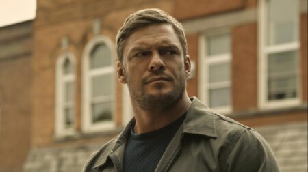 Alan Ritchson como Jack Reacher na série Reacher (Reprodução / Prime Video)
