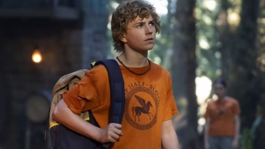 Disney renova Percy Jackson e os Olimpianos para a segunda temporada Walker Scobell como Percy Jackson em cena de Percy Jackson e os Olimpianos (Reprodução / Disney)