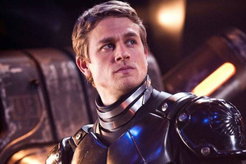 Charlie Hunnam tem uma condição para voltar para Círculo de Fogo Charlie Hunnam em Círculo de Fogo (Reprodução)