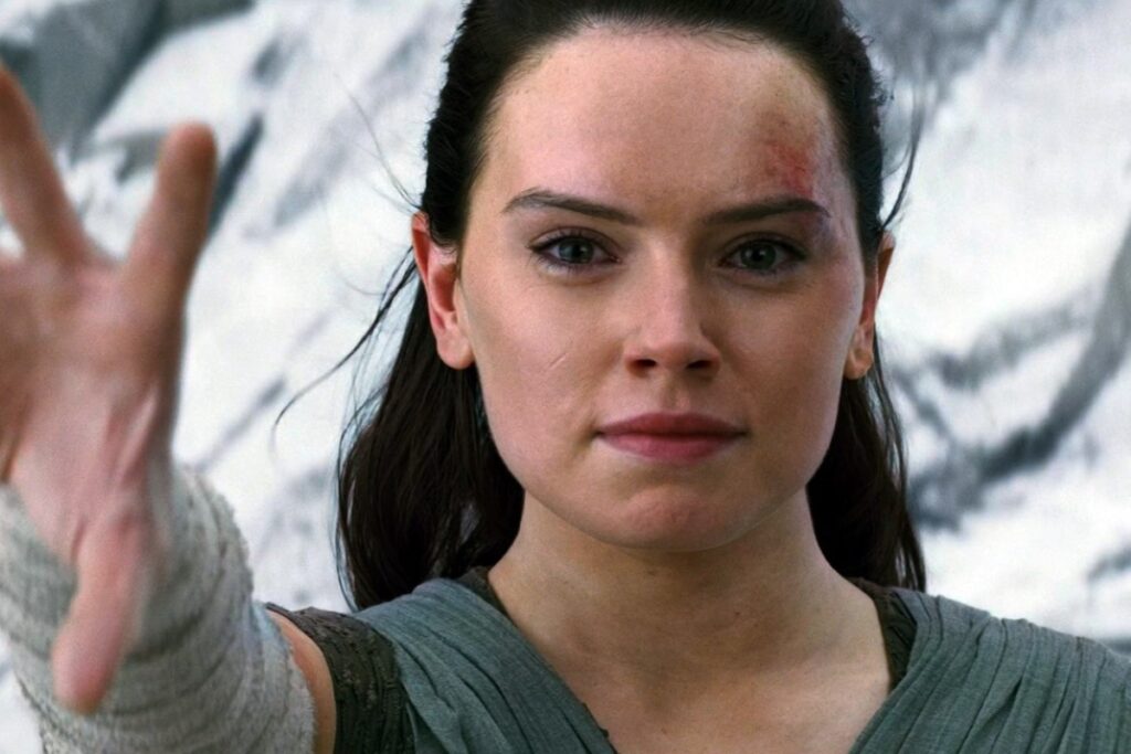 Daisy Ridley responde maior questão sobre novo filme de Star Wars Daisy Ridley como Rey na franquia Star Wars (Reprodução)
