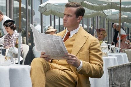 Onde assistir documentário sobre Armie Hammer, ator acusado de canibalismo Armie Hammer em A Mulher Inesquecível (Reprodução)