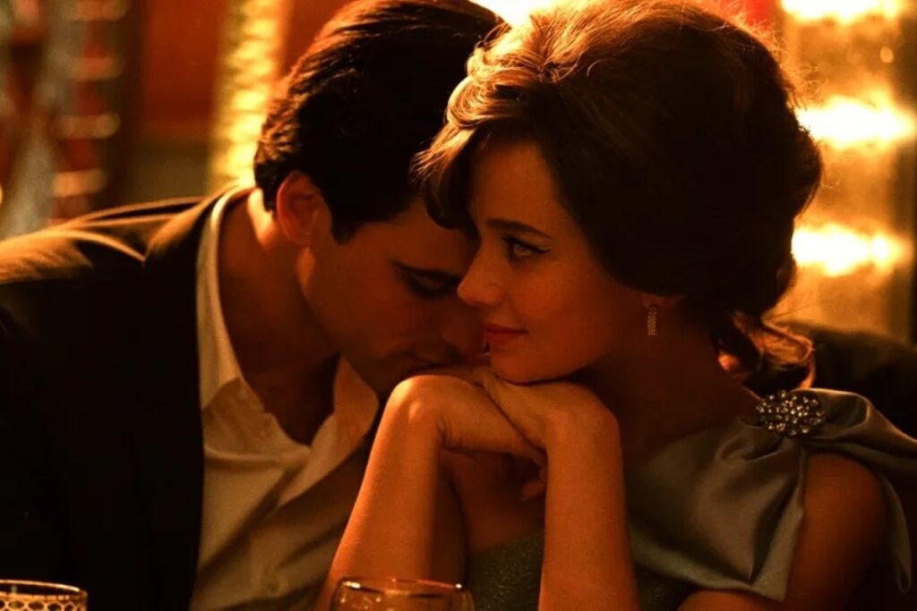 Elvis Presley realmente deu medicamentos e drogas para Priscilla? Cailee Spaeny como Priscilla e Jacob Elordi como Elvis Presley em Priscilla (Reprodução)