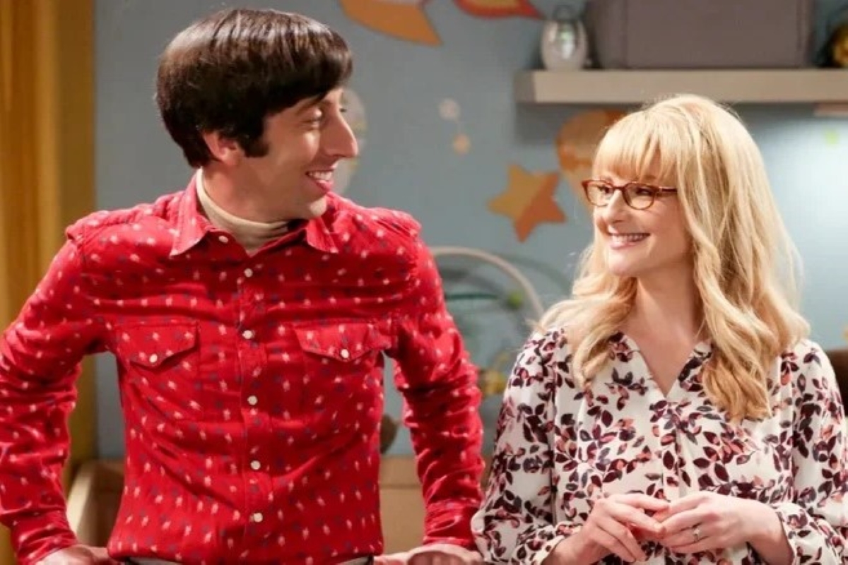 Simon Helberg como Howard e Melissa Rauch como Bernadette em The Big Bang Theory (Reprodução)