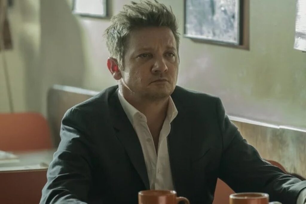 Jeremy Renner como Mike McLusky em O Dono de Kingstown (Reprodução)