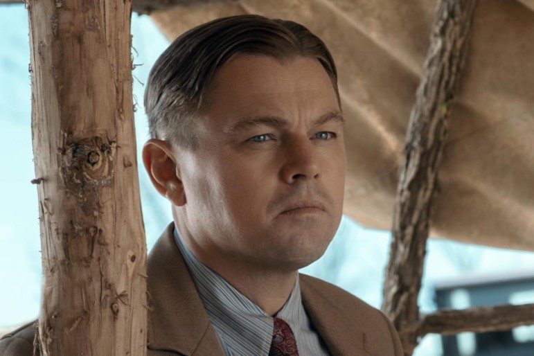 Warner Bros. escolhe diretor para próximo filme com Leonardo DiCaprio Leonardo DiCaprio como Ernest Burkhart em Assassinos da Lua das Flores (Reprodução)