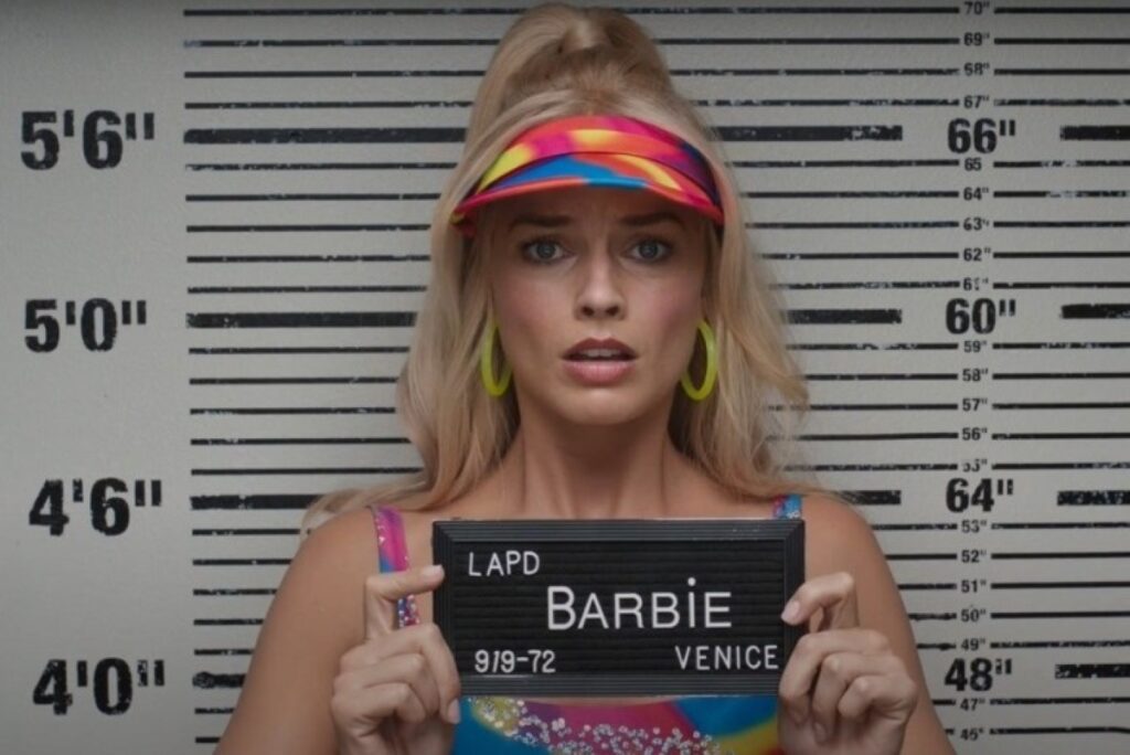 Oscar esnoba Greta Gerwig por Barbie e reascende discussão sobre mulheres no cinema Margot Robbie em cena de Barbie (Reprodução / Warner Bros.)