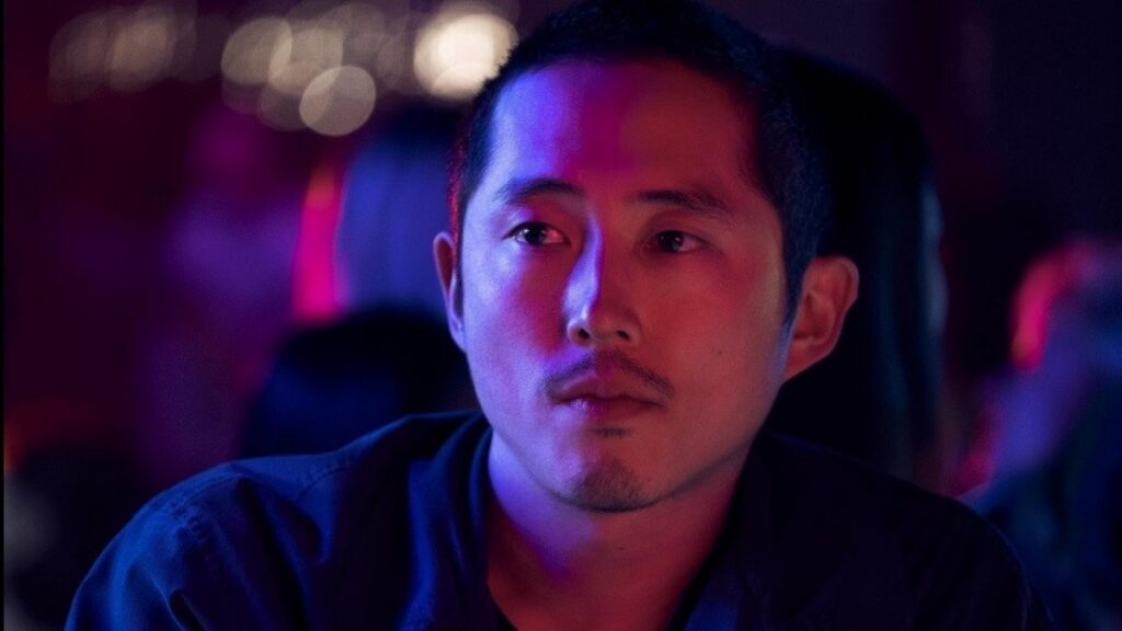 Steven Yeun na série Treta (Reprodução / Netflix)