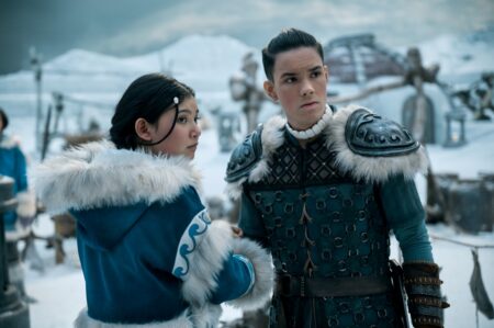 Ian Ousley como Sokka e Kiawentiio como Katara em Avatar: O Último Mestre do Ar (Divulgação / Netflix)