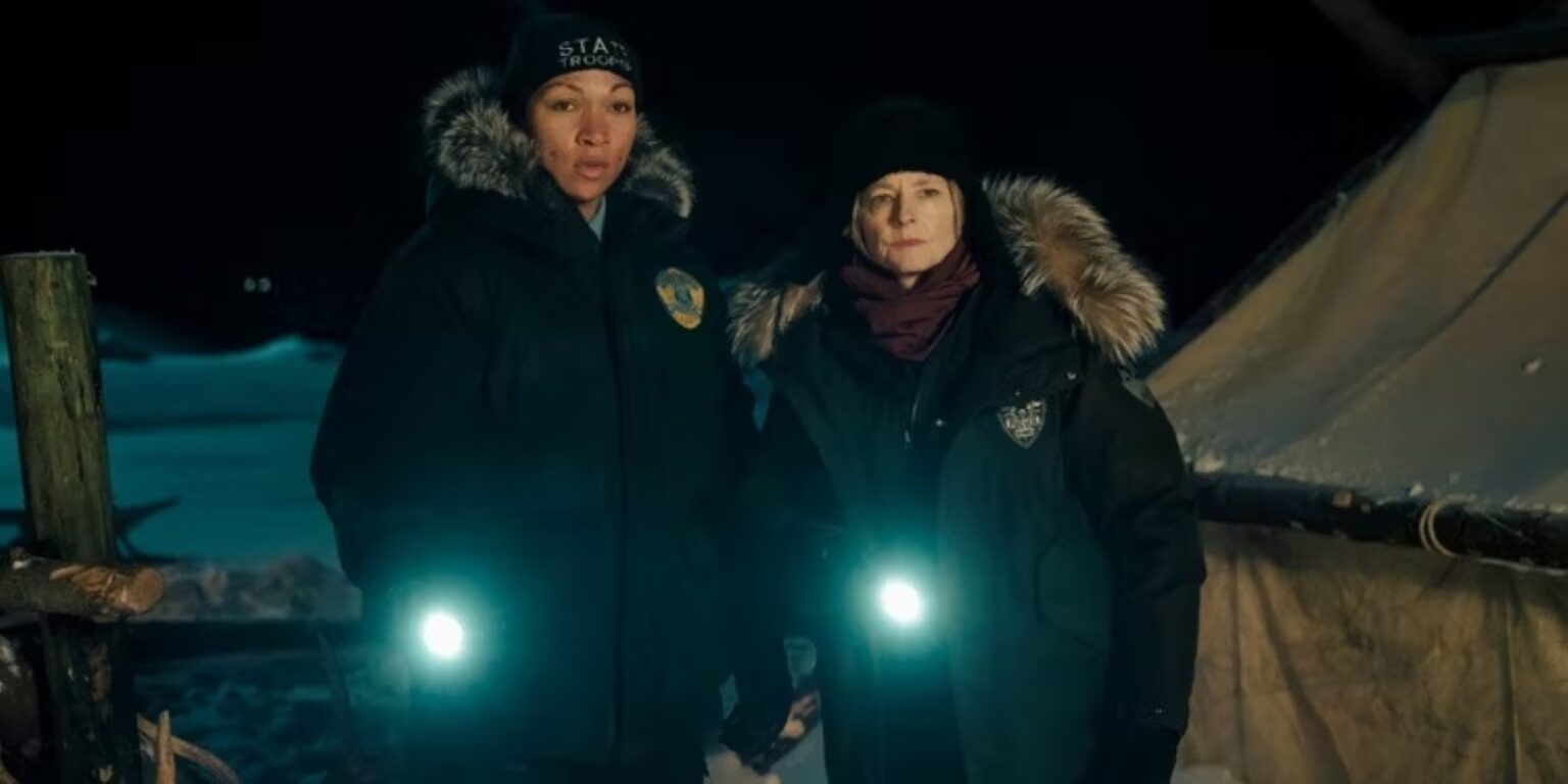 Liz Danvers (Jodie Foster) e Evangeline Navarro (Kali Reis) em True Detective: Night Country (Reprodução)