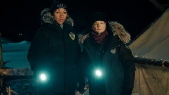 Liz Danvers (Jodie Foster) e Evangeline Navarro (Kali Reis) em True Detective: Night Country (Reprodução)