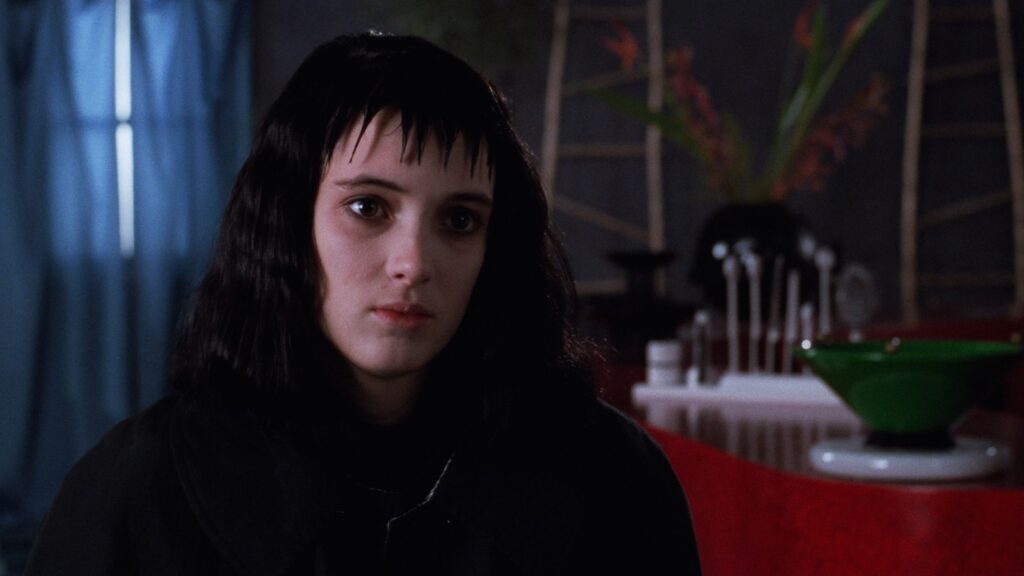 10 atores que não usam seus nomes reais Winona Ryder como Lydia Deetz em Os Fantasmas Se Divertem (Reprodução)